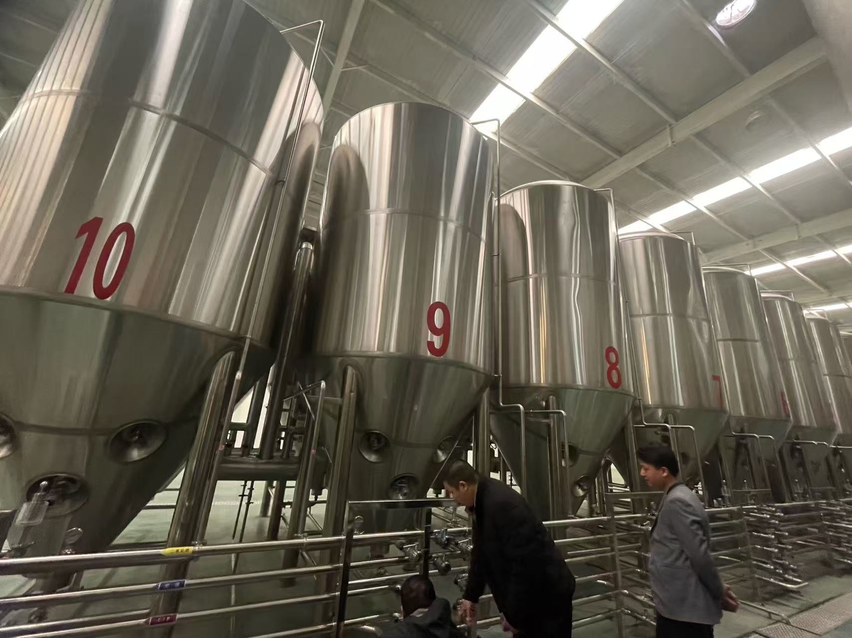 桐城精酿啤酒设备厂—平面布置、设备设计、制造、调试、培训等一条龙服务